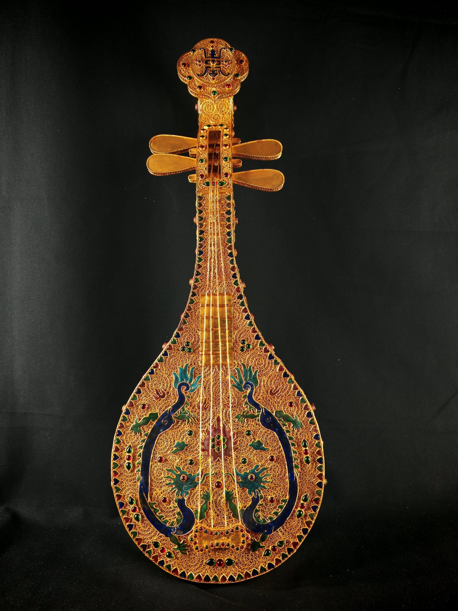 A Exquisite Filigree Gilt Inlaid Gems Pipa: A Exquisite Filigree Gilt Inlaid Gems Pipa,Qing Dynasty, China,Qianlong Four-character Mark,Size:20.9inx7.9in 花丝鎏金镶嵌宝石琵琶,中&
