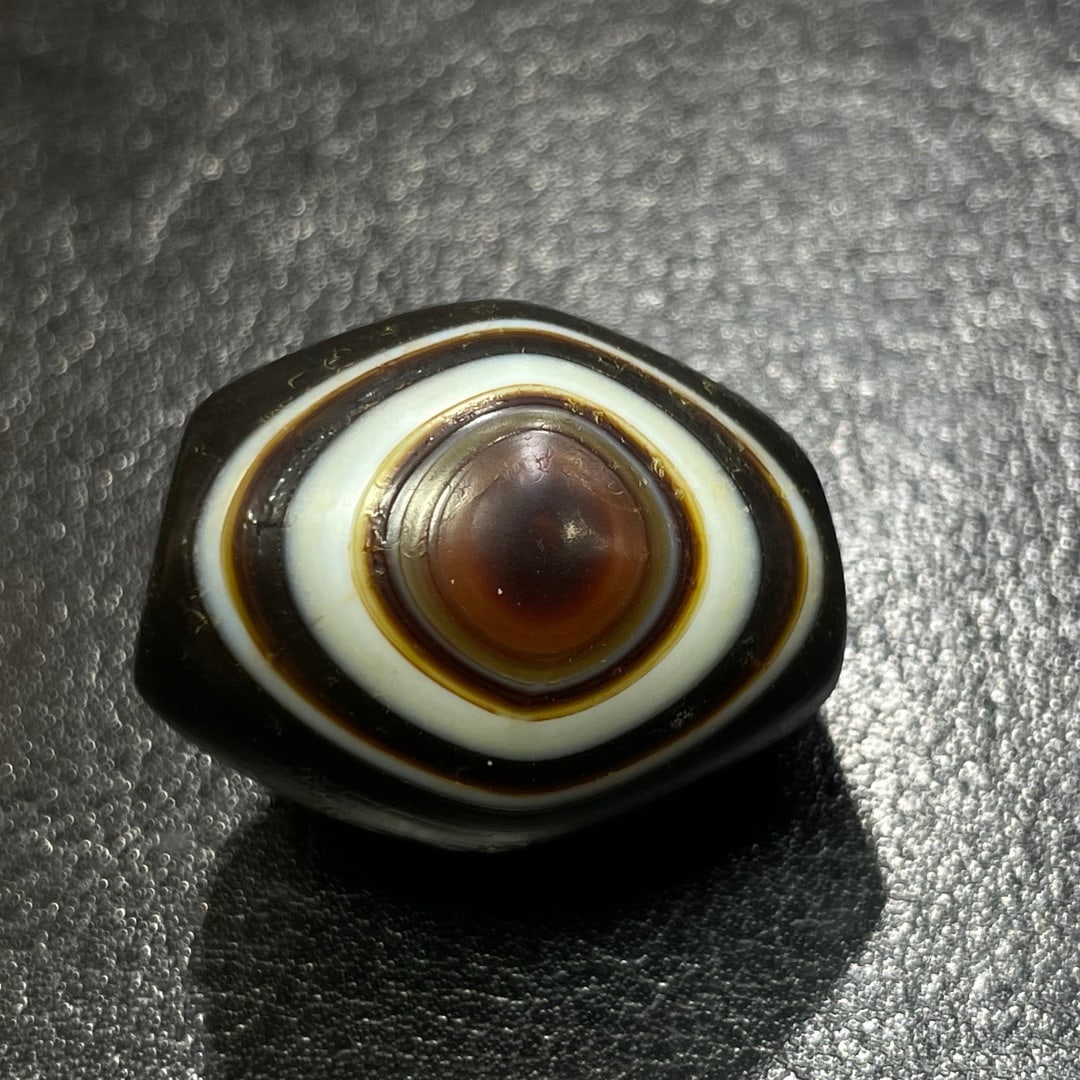 A Exquisite Two Eye Dzi bead (1 of 8)