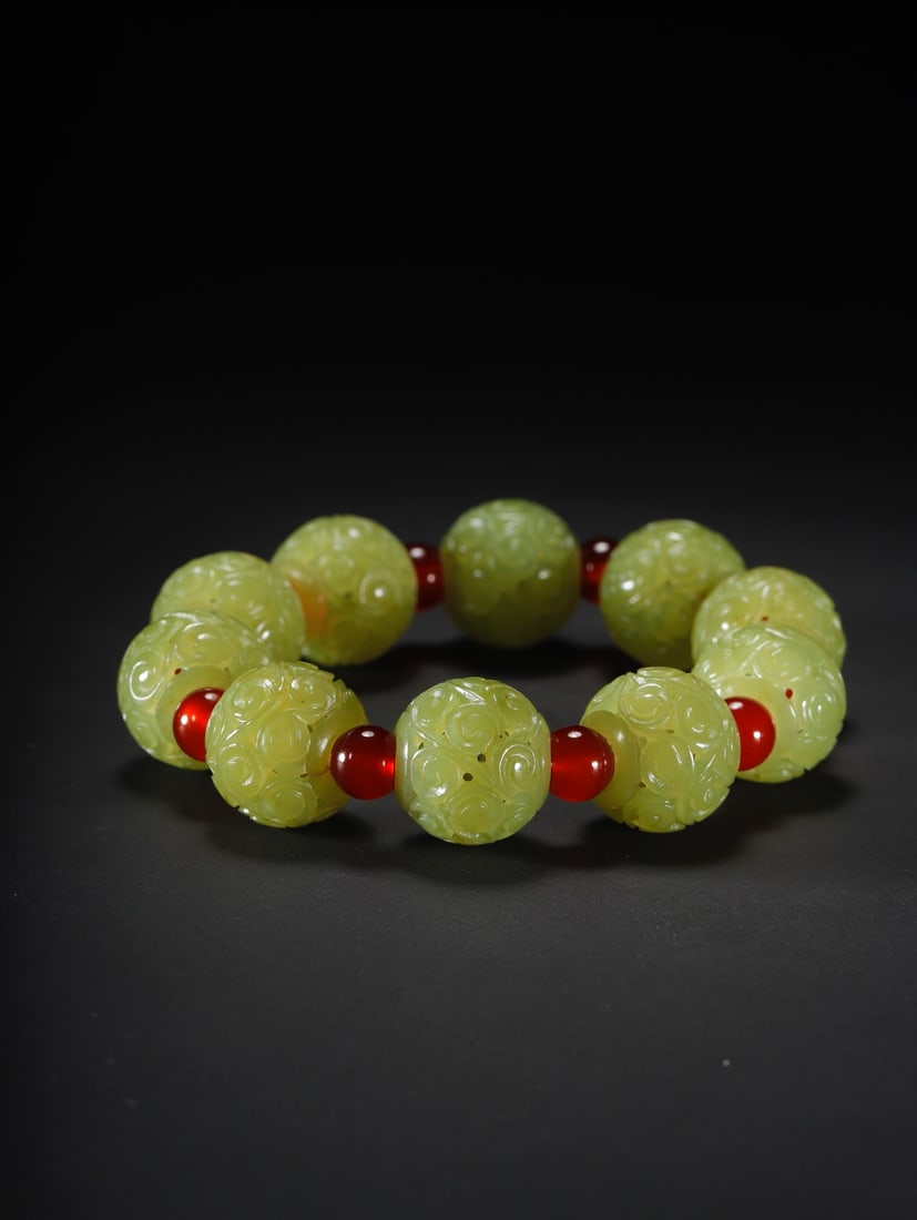 A Exquisite Hotan Yellow Jade Lotus Pattern Bracelets: A Exquisite Hotan Yellow Jade Lotus Pattern Bracelets,Qing Dynasty, China,Size:0.7in,Weight:47.2g 和田黄玉缠枝莲纹手串,中国ę
