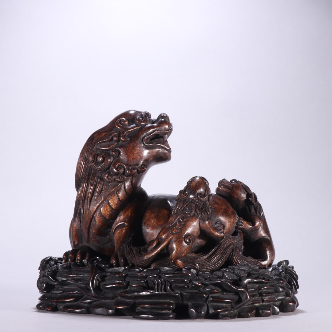 A Exquisite Eaglewood Auspicious Beast Ornament: A Exquisite Eaglewood Auspicious Beast Ornament,Qing Dynasty, China,Size:5.9inx7.1in,Weight:177g 沉香瑞兽摆件,中国清代