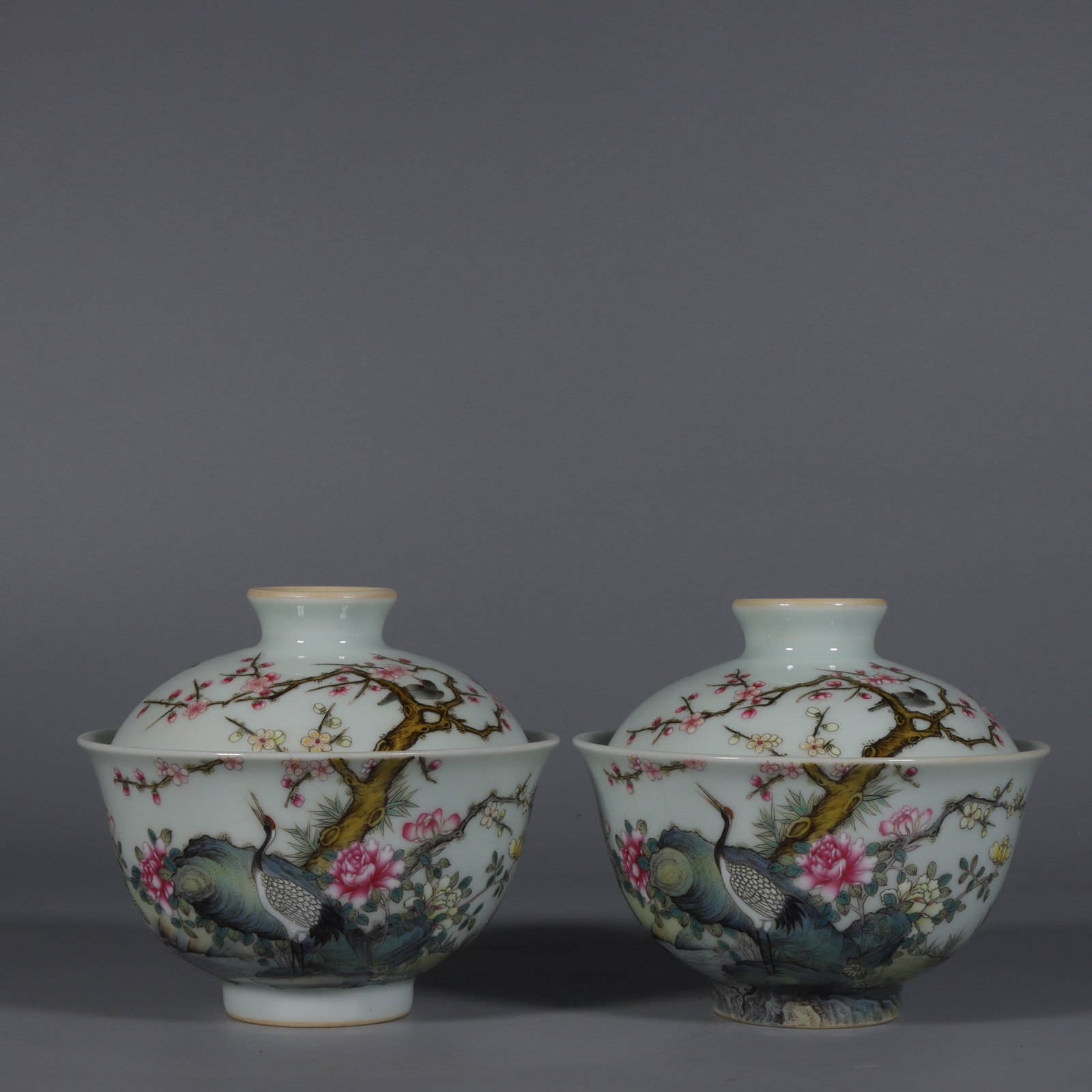 A pair of Famille-Rose Flower and Bird Pattern Bowl: A pair of Famille-Rose Flower and Bird Pattern Bowl,Qing Dynasty, China,Qianlong Six-character Mark,Size:4.3inx4.6inx1.7in 一对粉彩花鸟纹碗,中