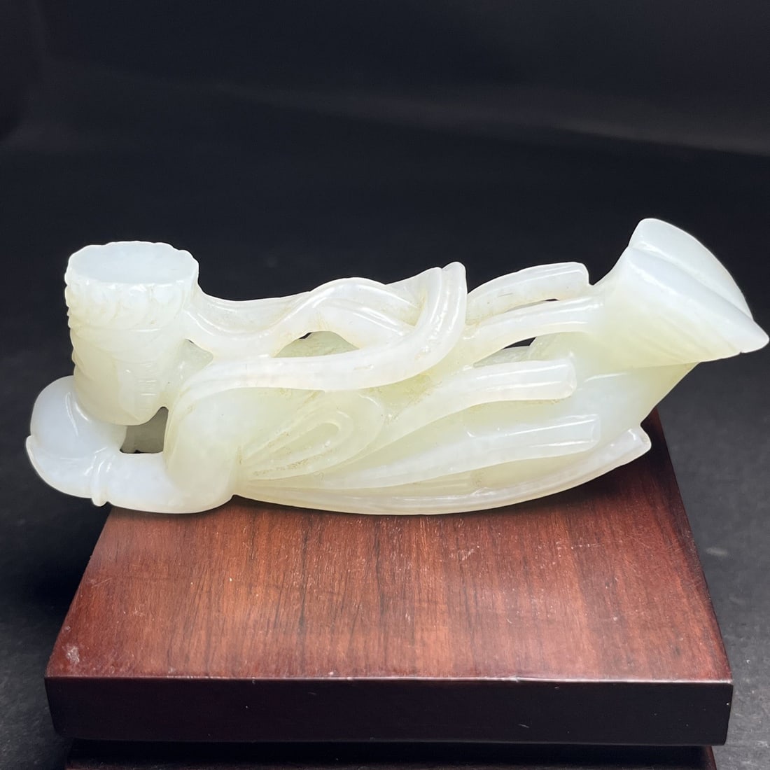 A Exquisite Hotan Jade Figures Handheld Carving: A Exquisite Hotan Jade Figures Handheld Carving,Qing Dynasty, China,Size:3.9inx0.8inx1.4in,Weight:94g 和田玉人形手把件,中国清代