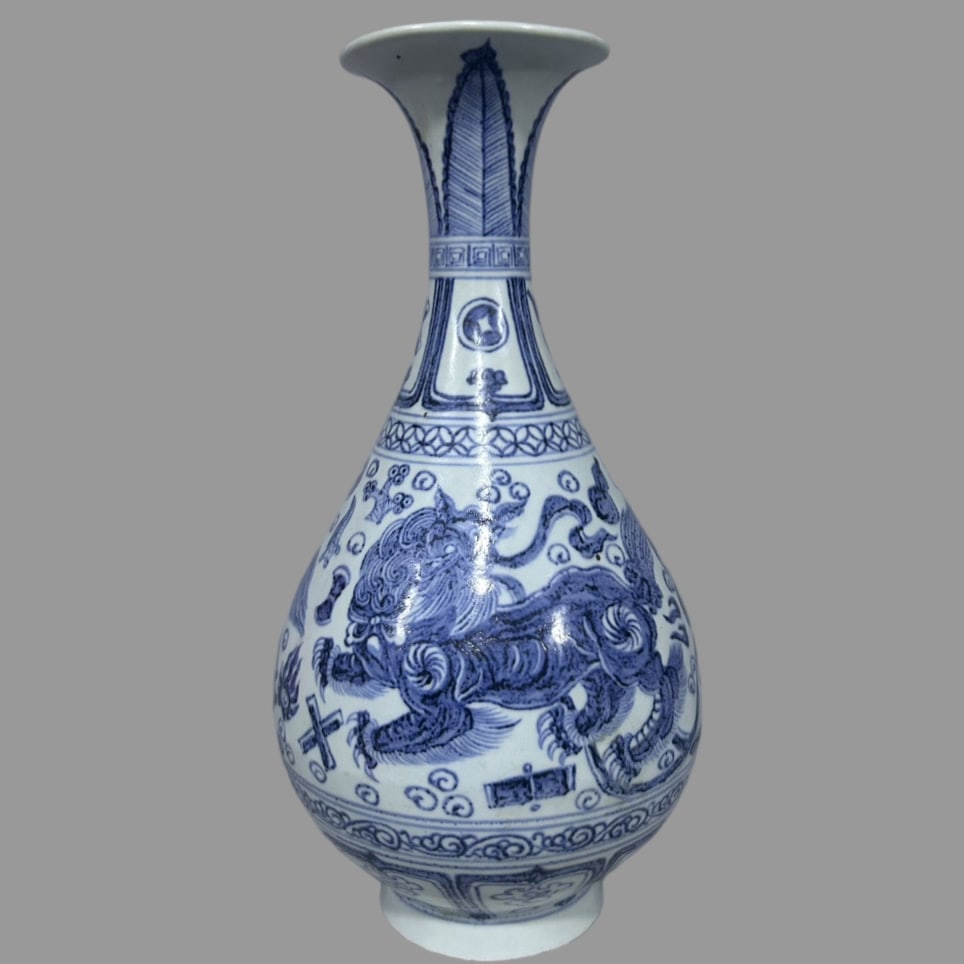 A Exquisite Blue and White Lion Pattern Vase: A Exquisite Blue and White Lion Pattern Vase,Ming Dynasty, China,Size:4.5inx11.4in 青花狮纹瓶,中国明代