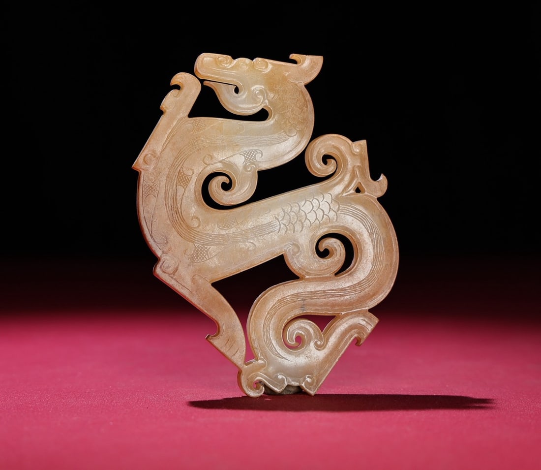 A Exquisite Hetian Jade Dragon Pendant: A Exquisite Hetian Jade Dragon Pendant,Han Dynasty, China,Size:3.9inx2.9inx0.2in,Weight:60g 和田玉龙玉佩,中国汉代