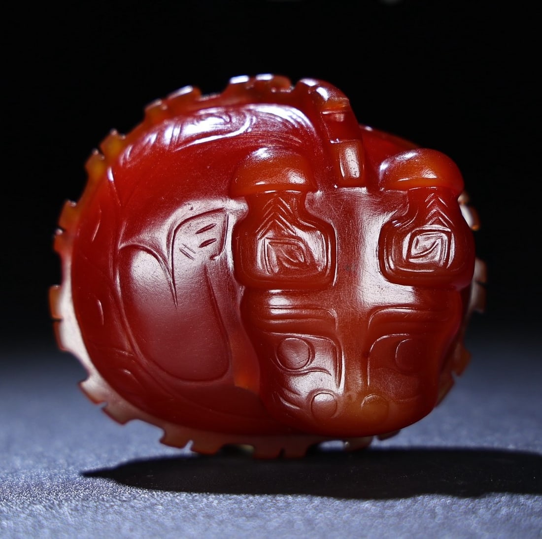 A Exquisite Agate Dragon Ornament: A Exquisite Agate Dragon Ornament,Han Dynasty, China,Size:2.9inx2.5inx1.4in,Weight:229g 玛瑙龙摆件,中国汉代