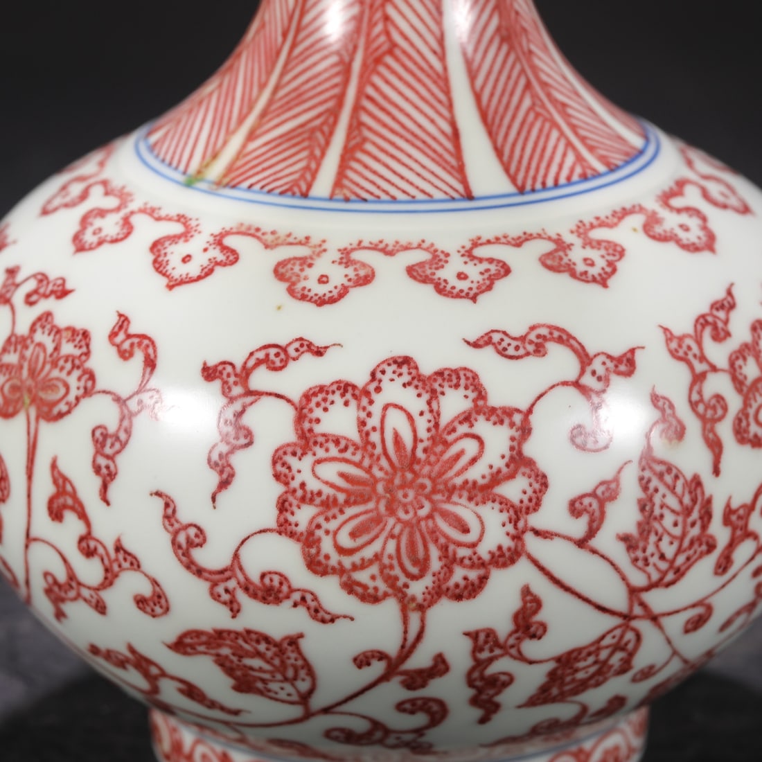 A Exquisite Underglaze-Red Lotus Pattern Vase - 8