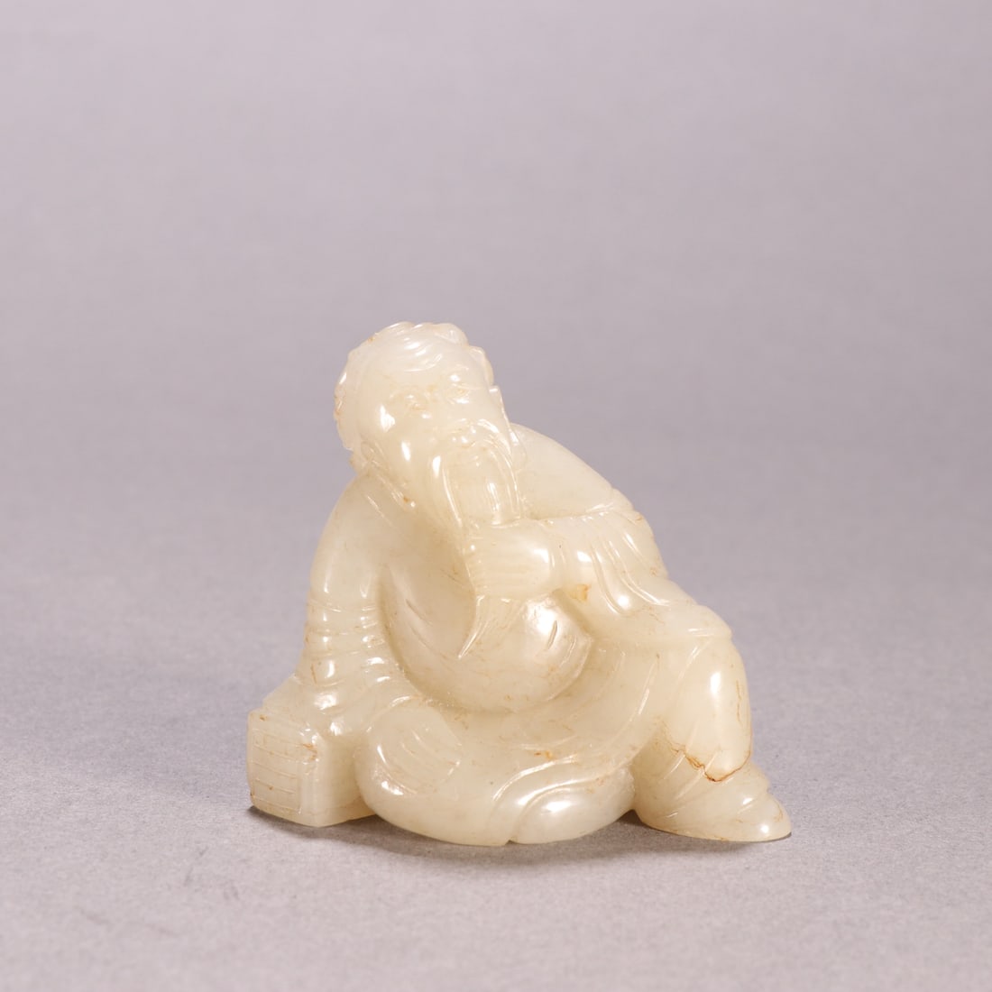 A Exquisite Hotan Jade Figures Ornament: A Exquisite Hotan Jade Figures Ornament,Qing Dynasty, China,Size:2.1inx2.4in,Weight:94.2g 和田玉人物摆件,中国清代