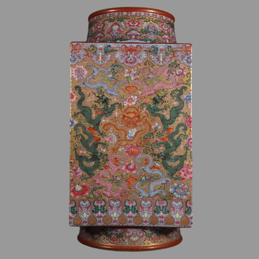 Famille-Rose Gold Ground Dragon Pattern Vase: Famille-Rose Gold Ground Dragon Pattern Vase,Qing Dynasty, China,Qianlong Six-character Mark,Size:17.1inx6.4inx7.9in 粉彩金地龙纹瓶,中国清&#