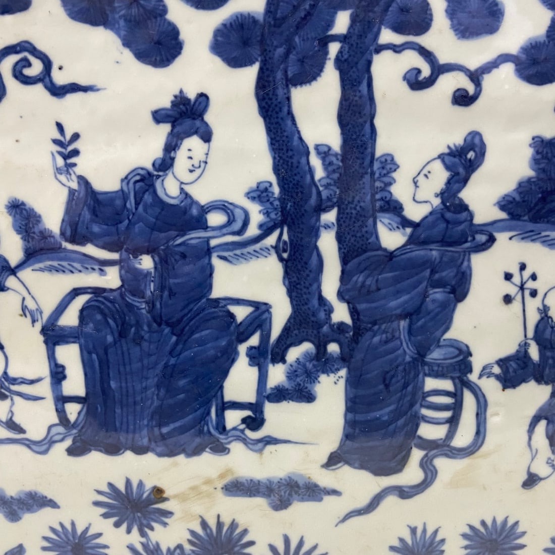 A Exquisite Blue and White Figures Pattern Vat - 5