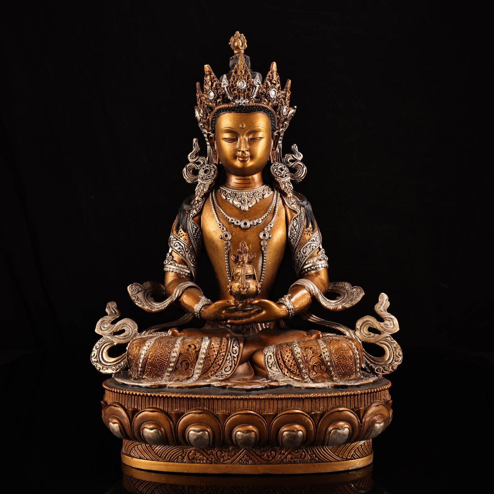 A Exquisite Coppery Painted Gold Buddha statue Ornament: A Exquisite Coppery Painted Gold Buddha statue Ornament,Ming Dynasty, China,Size:11.8inx7.9in ,Weight:2000g 铜描金佛像摆件,中国明代