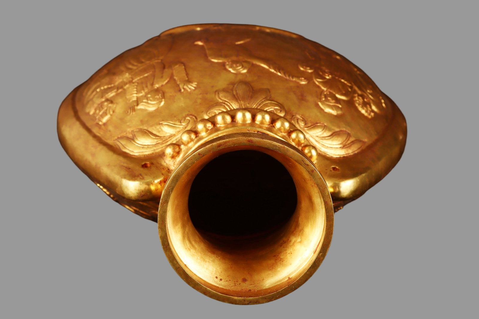 A Exquisite Gilt Bronze Figures Pattern Vase - 6