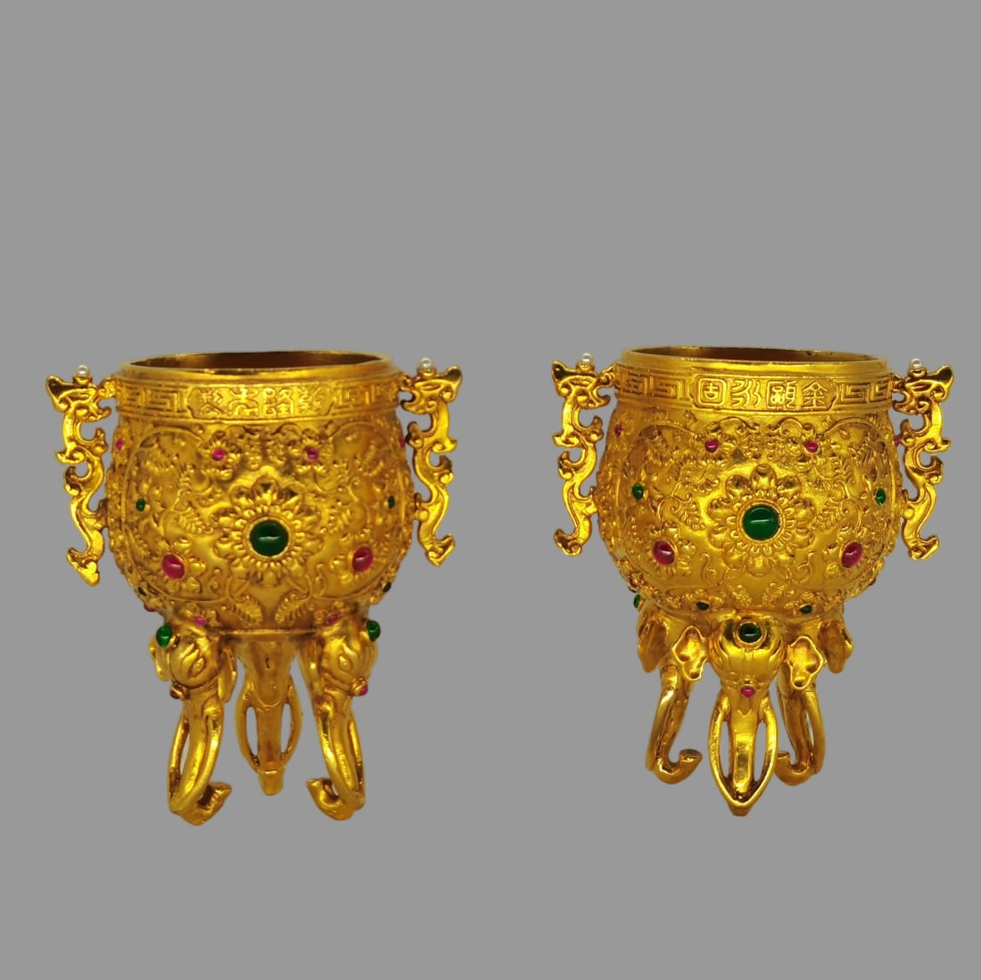 A pair of Exquisite Gilt Bronze Inlaid Gems Cup: A pair of Exquisite Gilt Bronze Inlaid Gems Cup,Qing Dynasty, China,Size:4.1inx4.7in 一对铜鎏金嵌宝石杯,中国清代