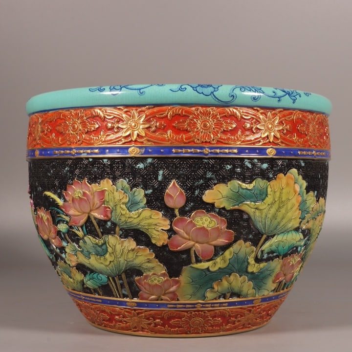 A Exquisite Enamel Black Ground Lotus Leaf Pattern Vat: A Exquisite Enamel Black Ground Lotus Leaf Pattern Vat,Qing Dynasty, China,Qianlong Six-character Mark,Size:6.9inx9.4in