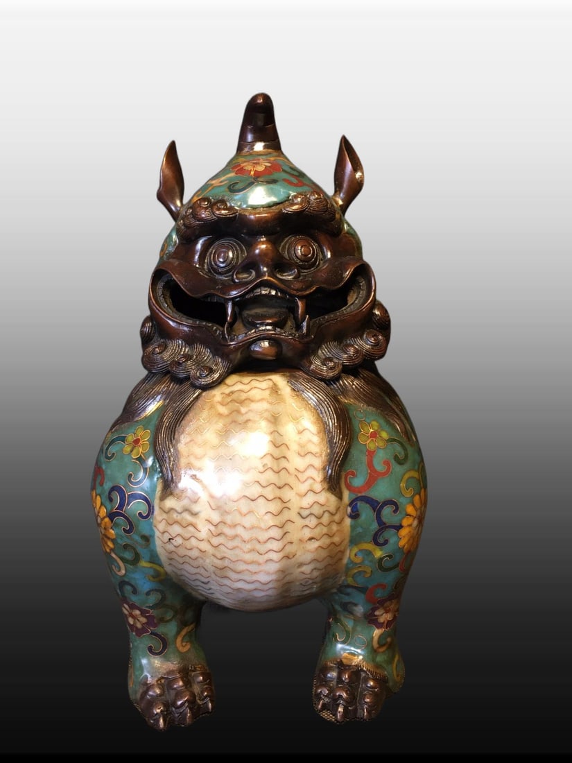A Exquisite Coppery Cloisonne Auspicious Beast Ornament: A Exquisite Coppery Cloisonne Auspicious Beast Ornament,Ming Dynasty, China,Xuande Four-character Mark,Size:8.7inx5.1in ,Weight:2490g