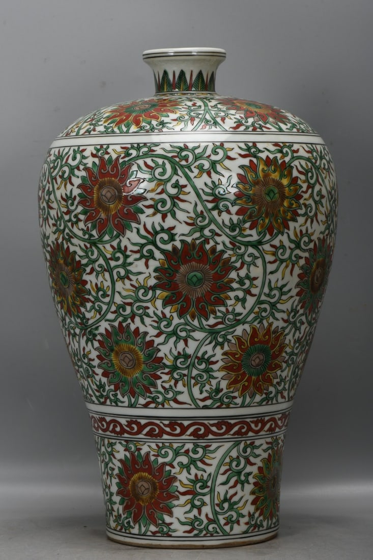 A Exquisite Wucai Interlocking Lotus Pattern Vase: A Exquisite Wucai Interlocking Lotus Pattern Vase,Ming Dynasty, China,Jiajing Six-character Mark,Size:15.7inx2.6inx9.6inx5.5in
