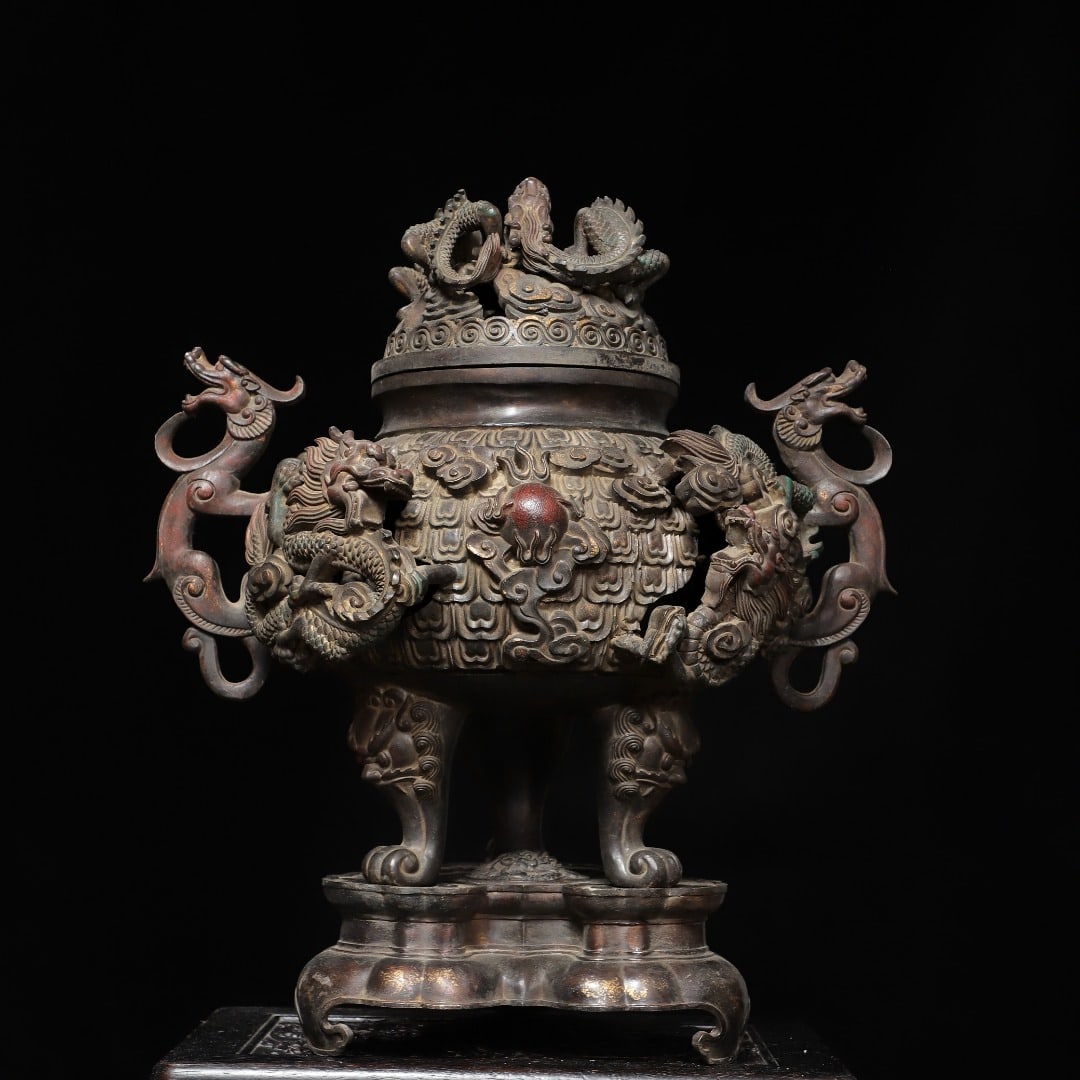 A Exquisite Gilt Bronze Dragon Censer: A Exquisite Gilt Bronze Dragon Censer,Qing Dynasty, China,Qianlong Four-character Mark,Size:21.7inx17.7inx6.7in,Weight:18300g