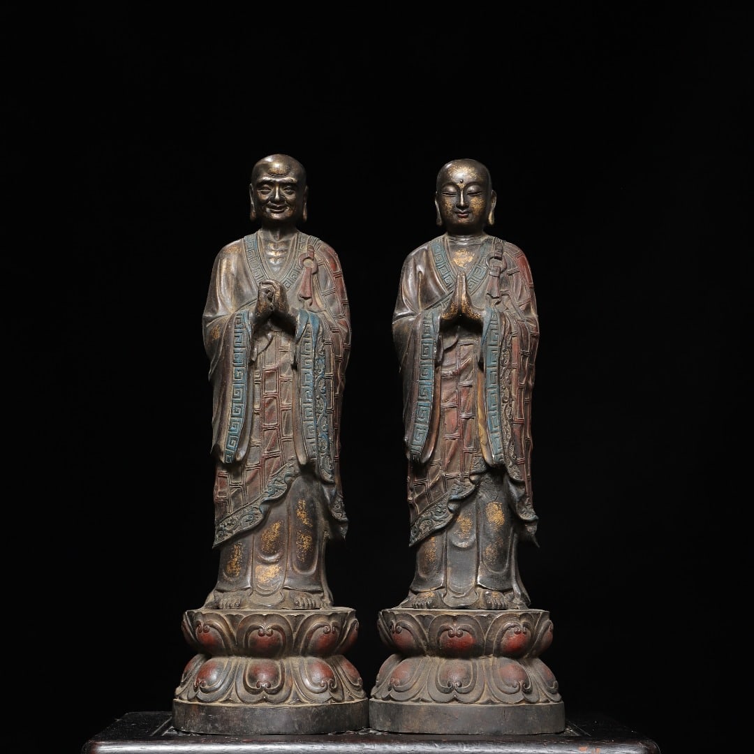 A pair of Exquisite Gold-Foiled Bronze Buddha Statue Ornaments: A pair of Exquisite Gold-Foiled Bronze Buddha Statue Ornaments,Qing Dynasty, China,Size:18.1inx7.9inx6.3in,Weight:7900g 一对铜拓金佛像摆件,中