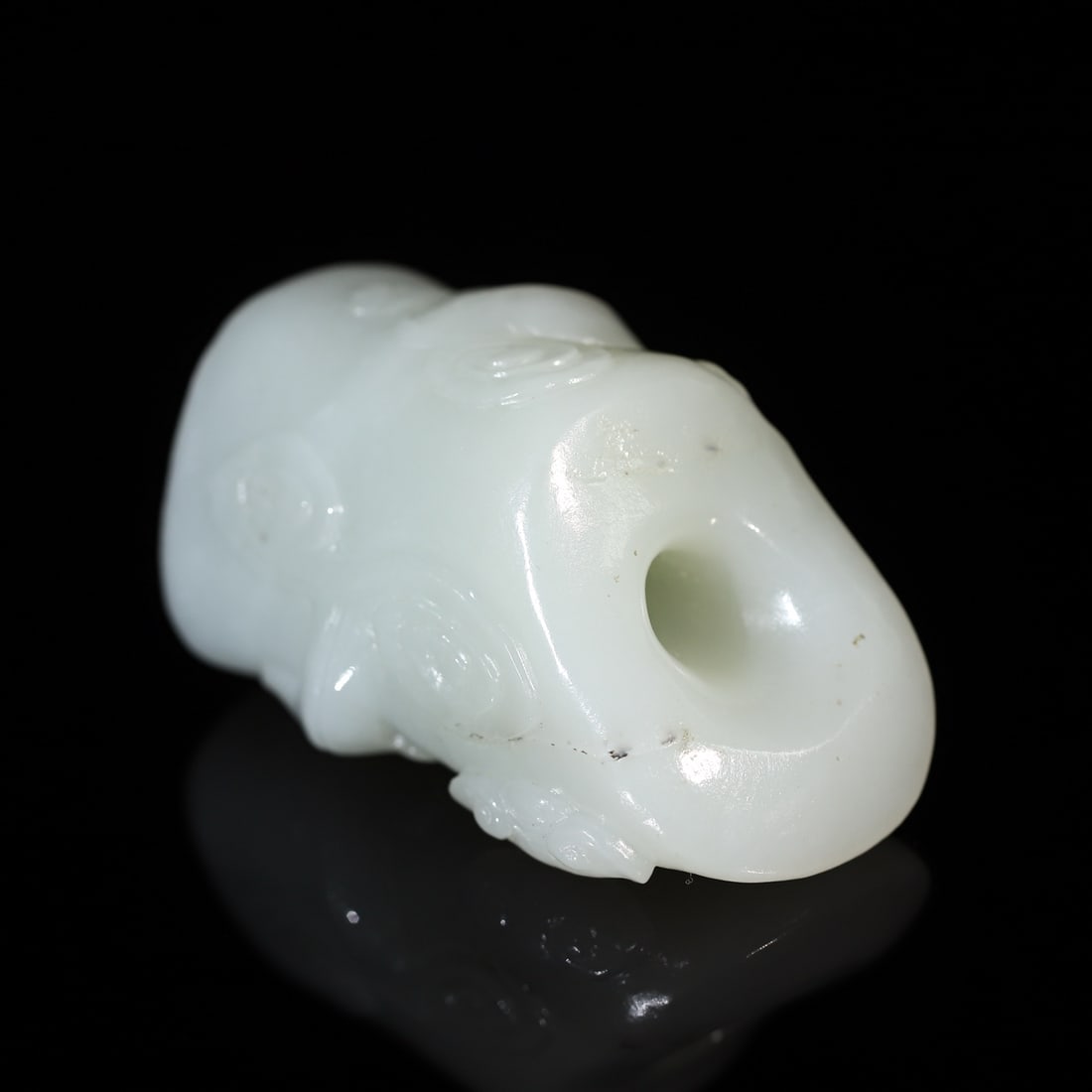 A Exquisite Hotan Jade Dragon Handheld Carving: A Exquisite Hotan Jade Dragon Handheld Carving,Qing Dynasty, China,Size:2.7inx1.7inx1.4in 和田玉龙手把件,中国清代
