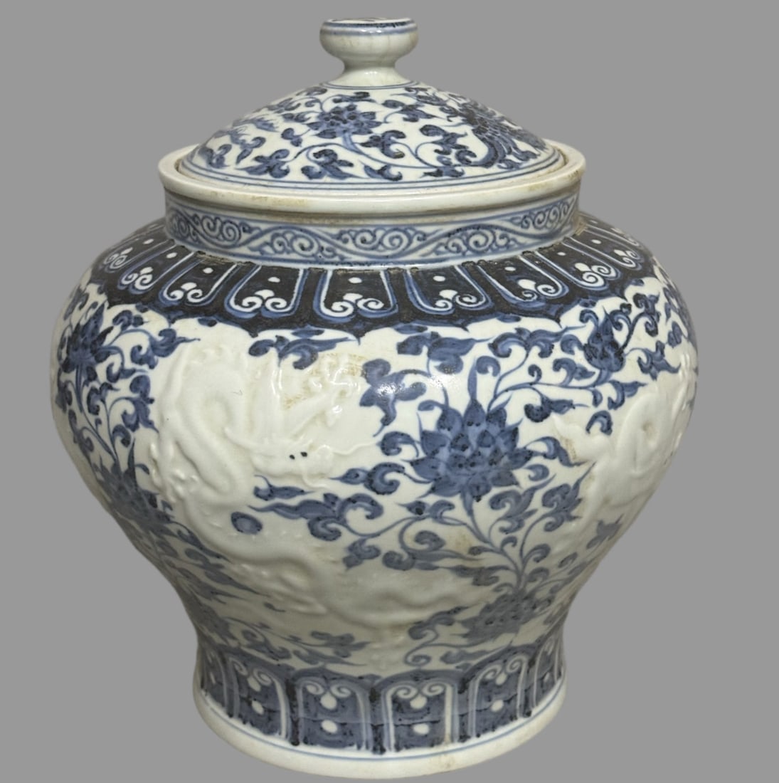A Exquisite Blue and White Lotus Pattern Jar - 3