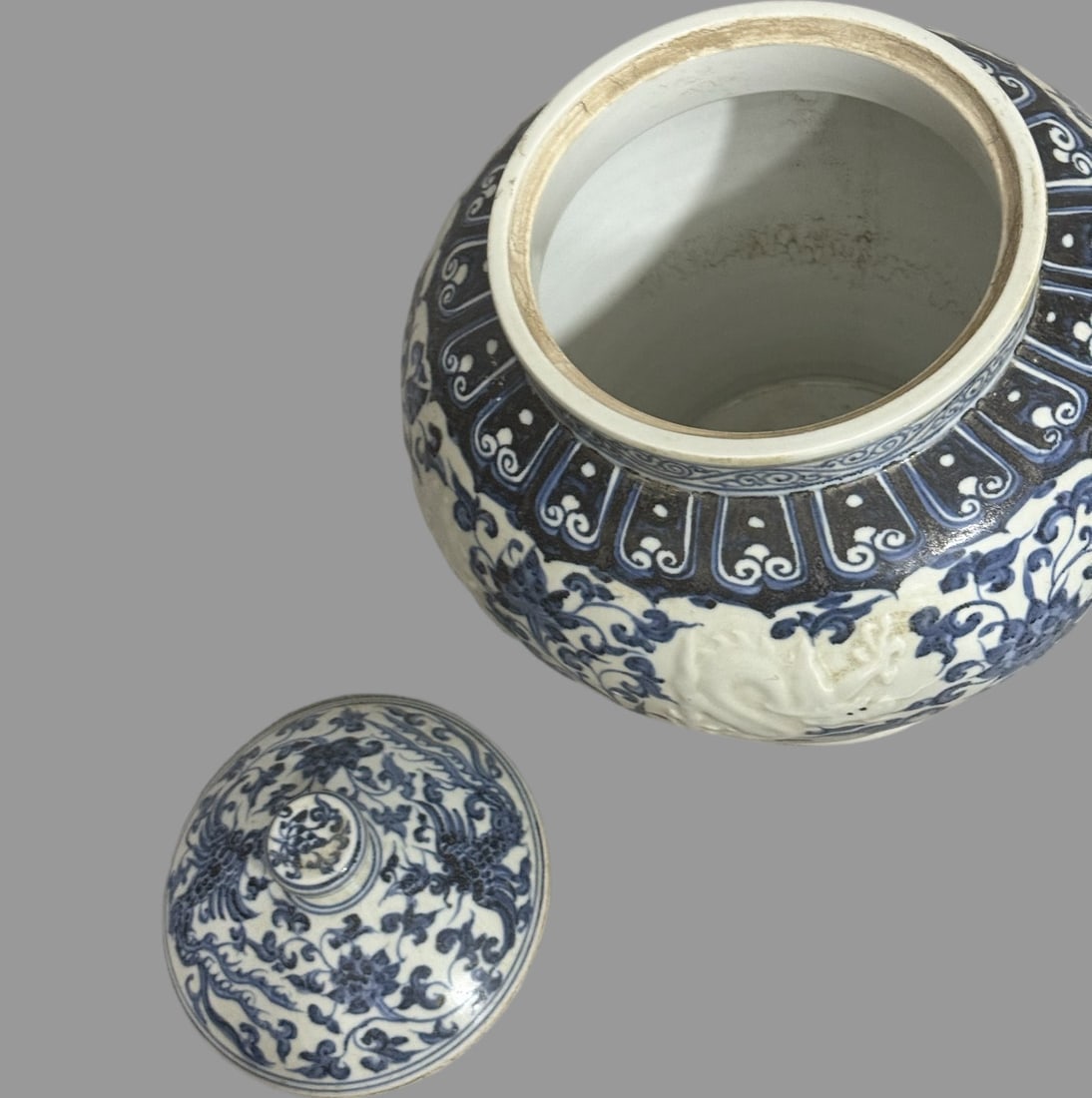 A Exquisite Blue and White Lotus Pattern Jar - 4