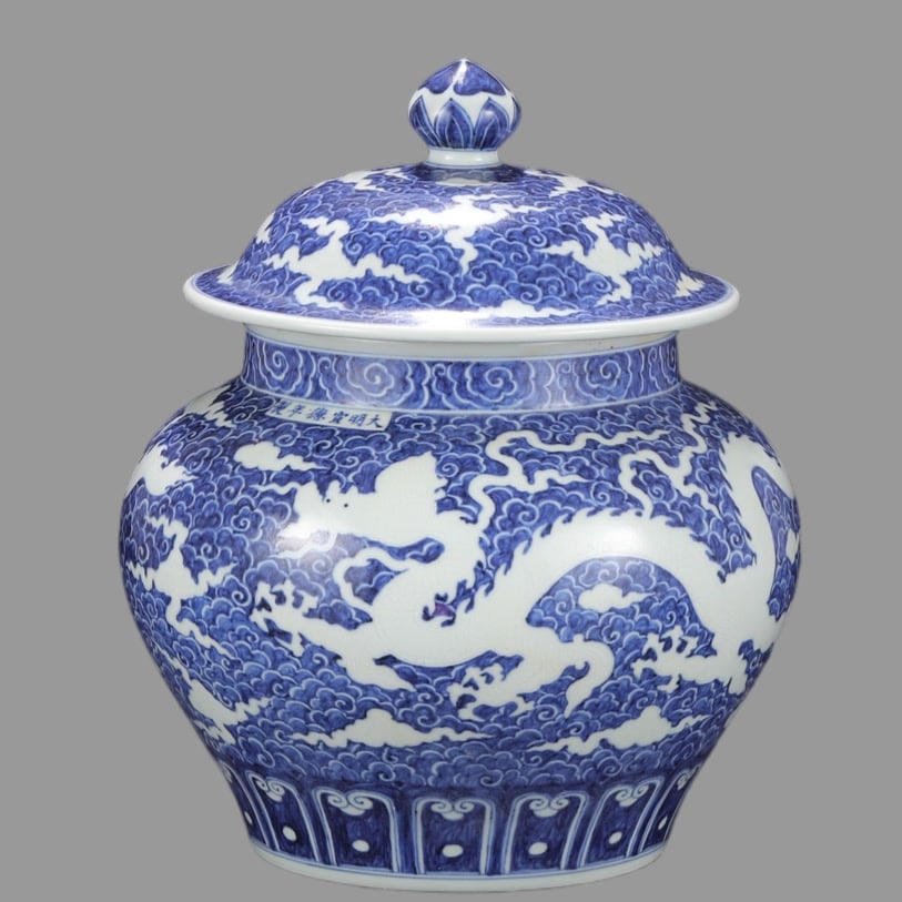 A Exquisite Blue and White Dragon Pattern Jar - 2