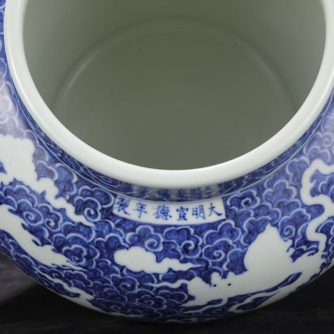 A Exquisite Blue and White Dragon Pattern Jar - 6