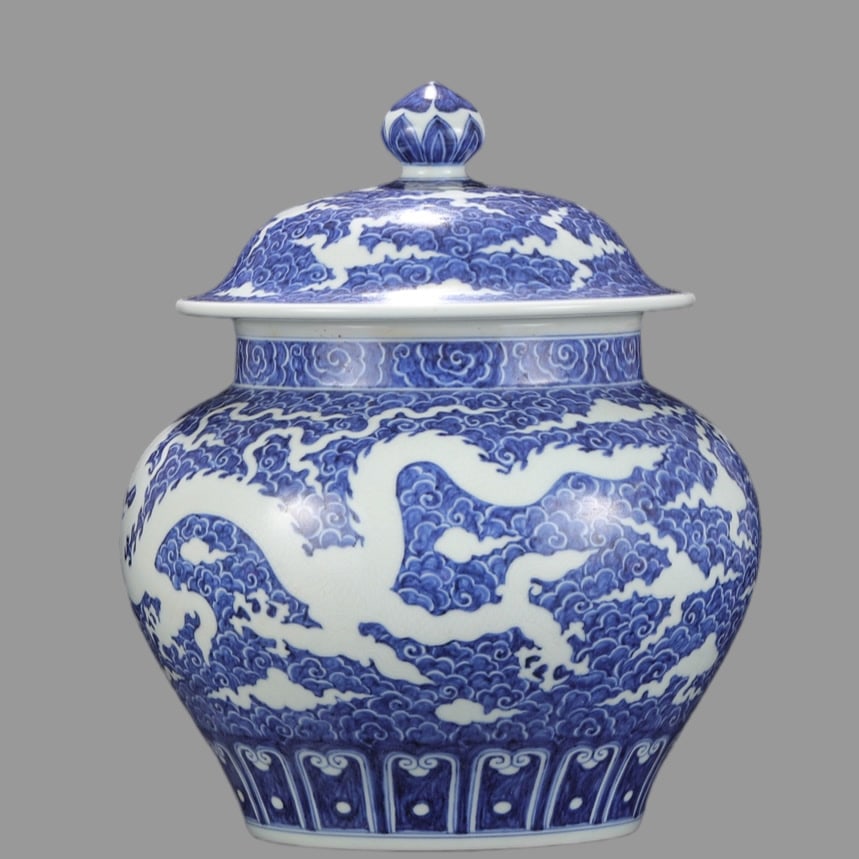 A Exquisite Blue and White Dragon Pattern Jar - 7