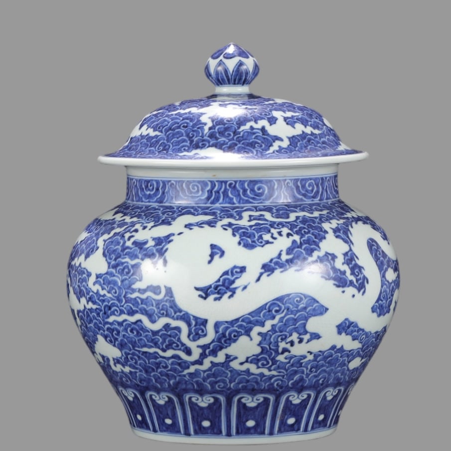 A Exquisite Blue and White Dragon Pattern Jar - 8