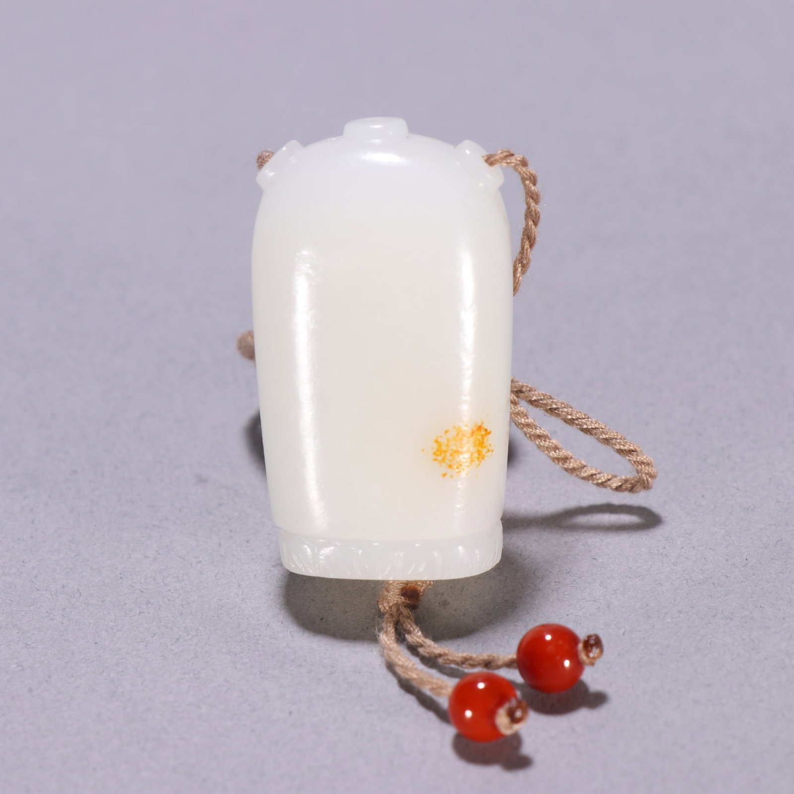 A Exquisite Hotan Jade Buddha head Pendant: A Exquisite Hotan Jade Buddha head Pendant,Qing Dynasty, China,Size:1.7inx1in,Weight:29g 和田玉佛挂坠,中国清代