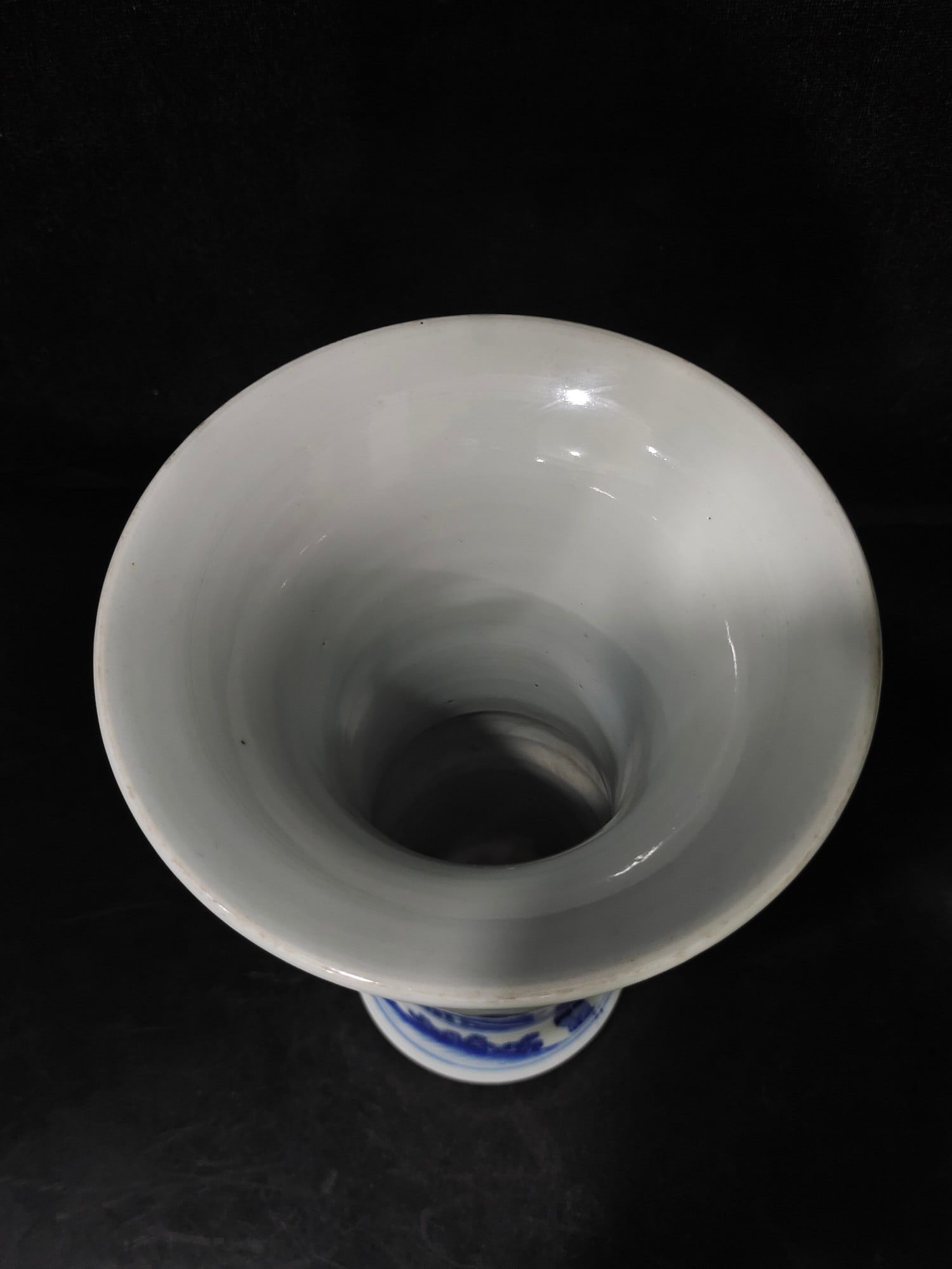 A Exquisite Blue and White Figures Pattern Vase - 2