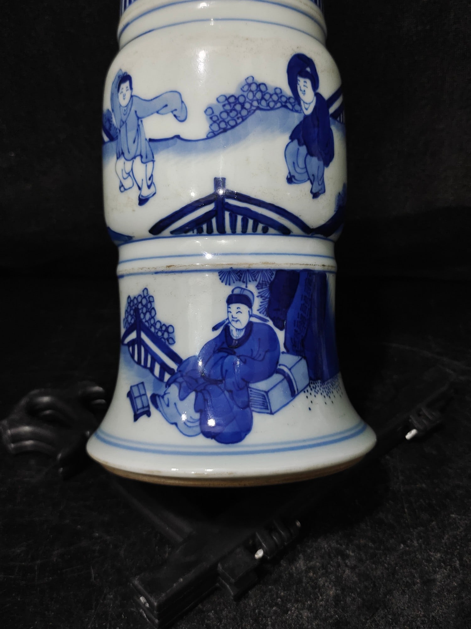 A Exquisite Blue and White Figures Pattern Vase - 4