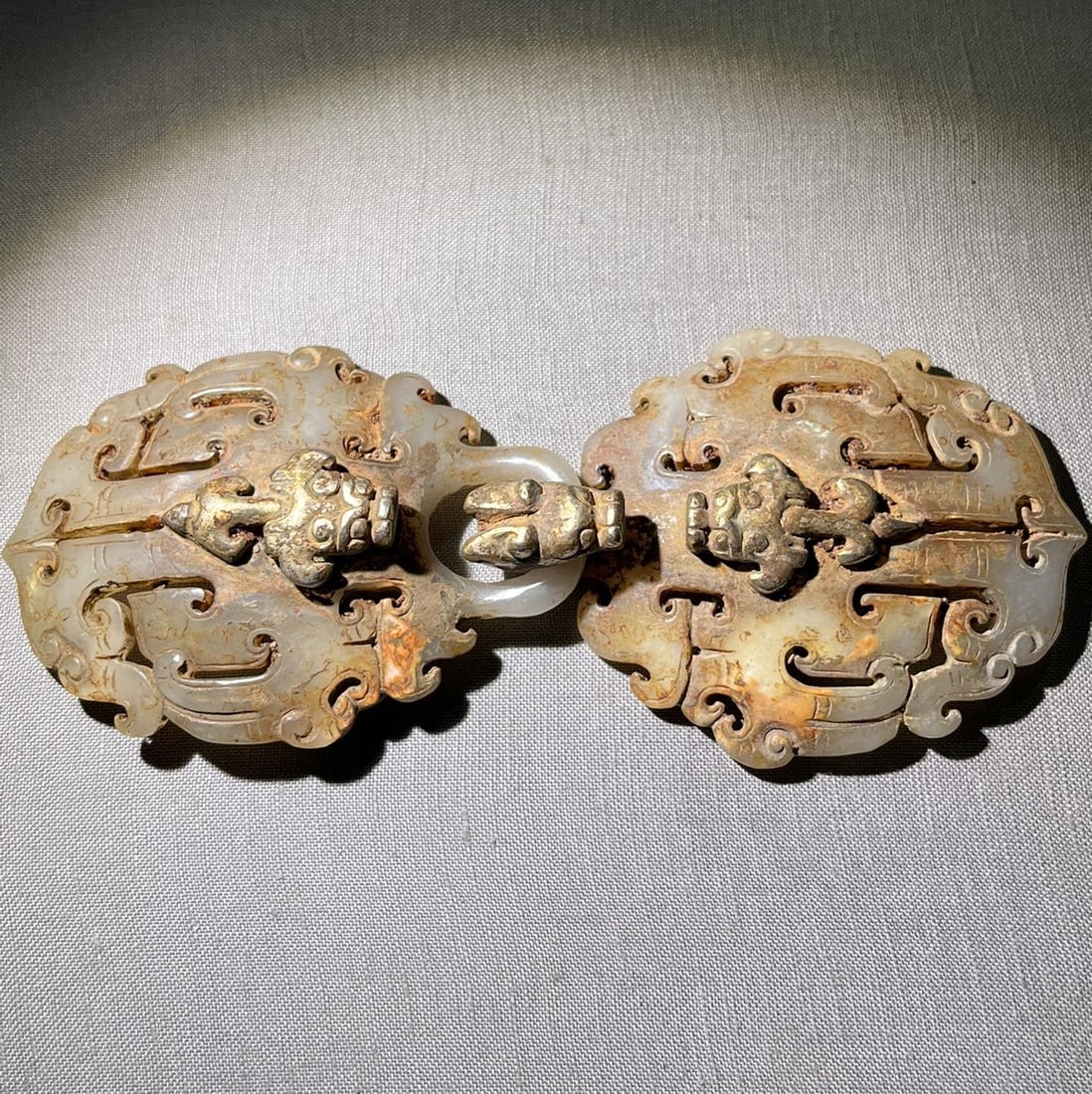 A pair of Exquisite Hetian Jade Gilt Ornament: A pair of Exquisite Hetian Jade Gilt Ornament,Han Dynasty, China,Size:6.7inx2.8inx0.7in,Weight:159.4g