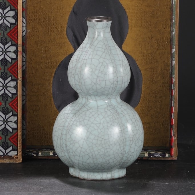 A Exquisite Guan yao Celadon Glazed With Silver Gourd Vase: A Exquisite Guan yao Celadon Glazed With Silver Gourd Vase,Song Dynasty, China,With Mark,Size:9.3inx1.4inx4.7in