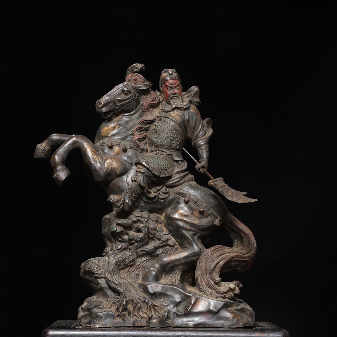 A Exquisite Gold-Foiled Bronze Figures Ornament: A Exquisite Gold-Foiled Bronze Figures Ornament,Qing Dynasty, China,Size:20.5inx13inx5.9in,Weight:10950g 铜拓金人物摆件,中国清代