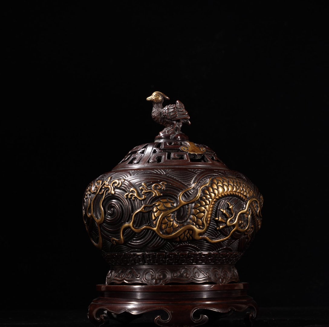A Exquisite Red Copper Gilt Bronze Dragon Pattern Censer: A Exquisite Red Copper Gilt Bronze Dragon Pattern Censer,Ming Dynasty, China,Xuande Six-character Mark,Size:7.9inx4.3in,Weight:3585g 紫铜鎏金龙纹炉,中&#