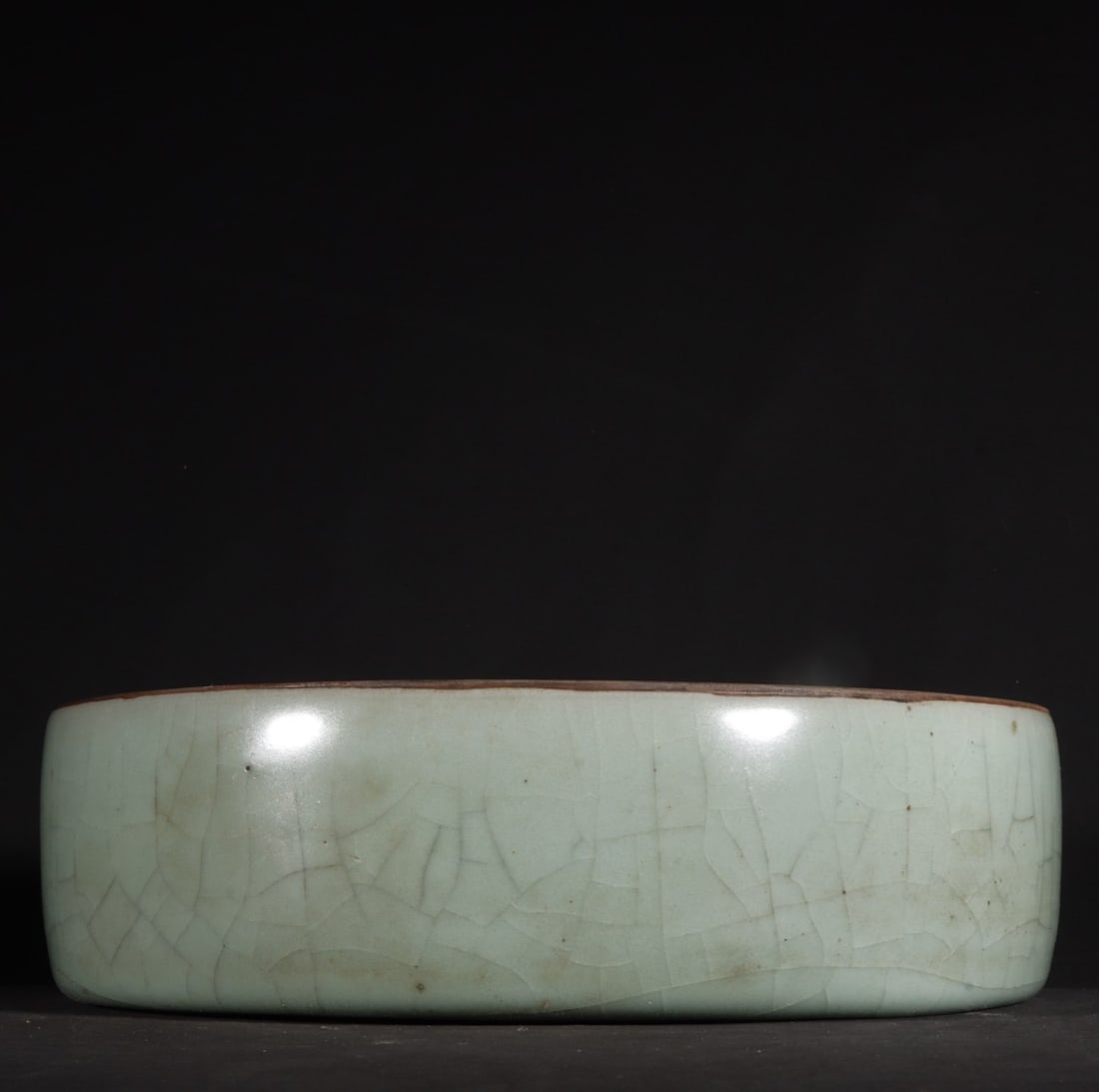 A Exquisite Guan Yao Celadon Glazed Dragon Pattern Washer: A Exquisite Guan Yao Celadon Glazed Dragon Pattern Washer,Song Dynasty, China,Size:2.6inx8.9in 官窑粉青釉龙纹洗,中国宋代