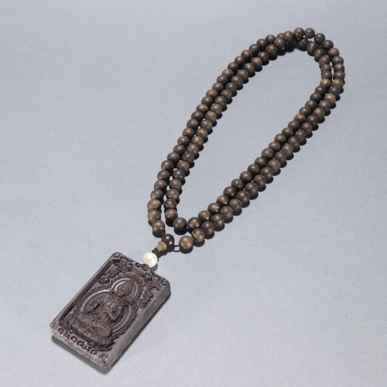 A Exquisite Eaglewood Statue of Avalokitesvara Pendant: A Exquisite Eaglewood Statue of Avalokitesvara Pendant,Qing Dynasty, China,Size:0.3inx2.4inx1.5in,Weight:43.9g 沉香观音吊坠,中国清代