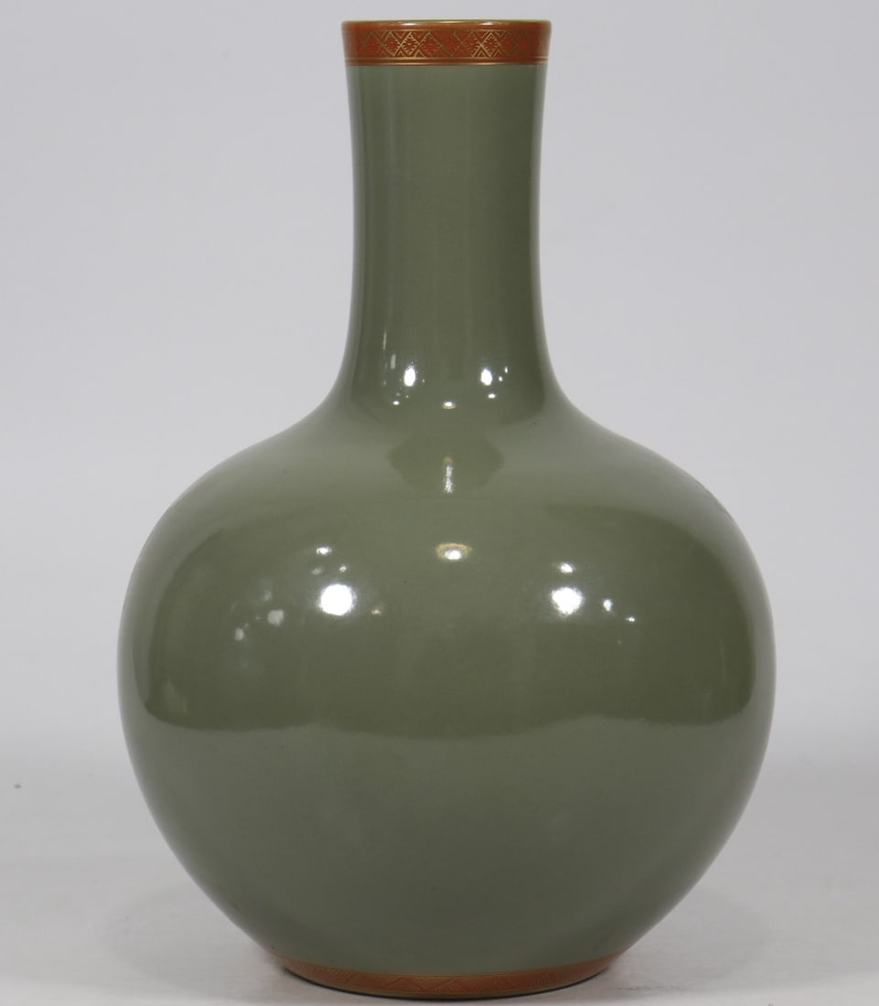 A Exquisite Banana Leaf Green Glazed Vase (1 of 6)
