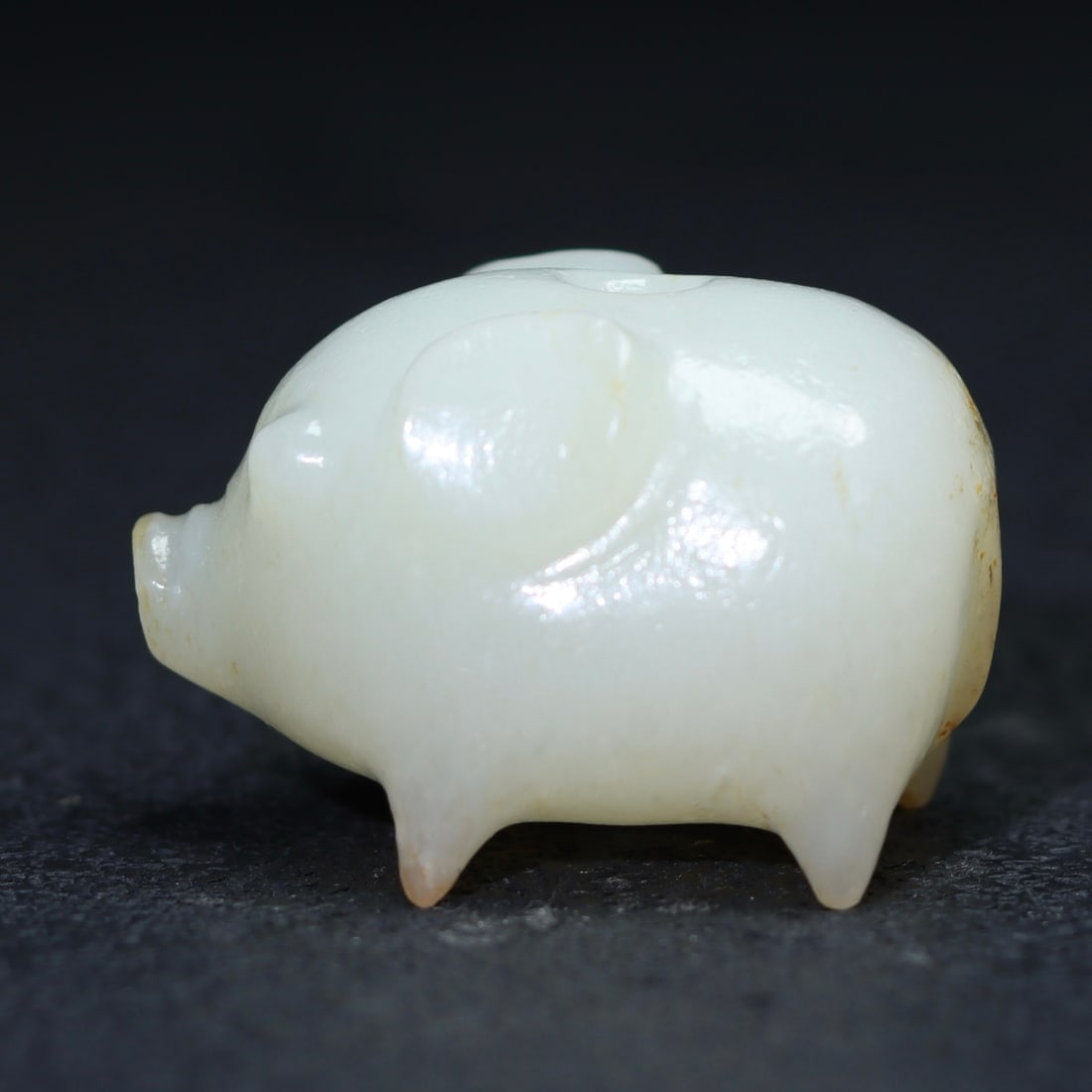 A Exquisite Hotan Jade Pig Handheld Carving: A Exquisite Hotan Jade Pig Handheld Carving,Han Dynasty, China,Size:1.5inx1inx0.9in ,Weight:37.5g 和田玉猪手把件,中国汉代
