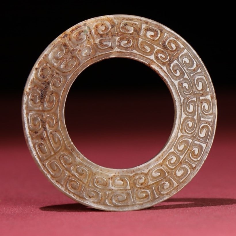 A Exquisite Hetian Jade Dragon Ring: A Exquisite Hetian Jade Dragon Ring,Han Dynasty, China,Size:2.1inx0.2in,Weight:20g 和田玉龙环,中国汉代