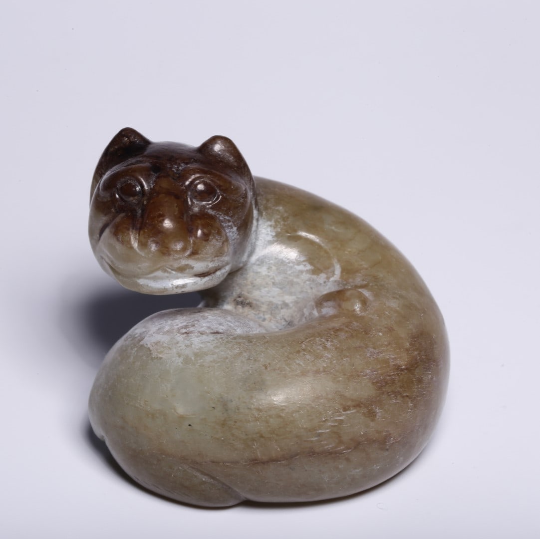 A Exquisite Hotan Jade Leopard Ornament: A Exquisite Hotan Jade Leopard Ornament,Han Dynasty, China,Size:2.1inx1.7in,Weight:148.5g 和田玉豹摆件,中国汉代
