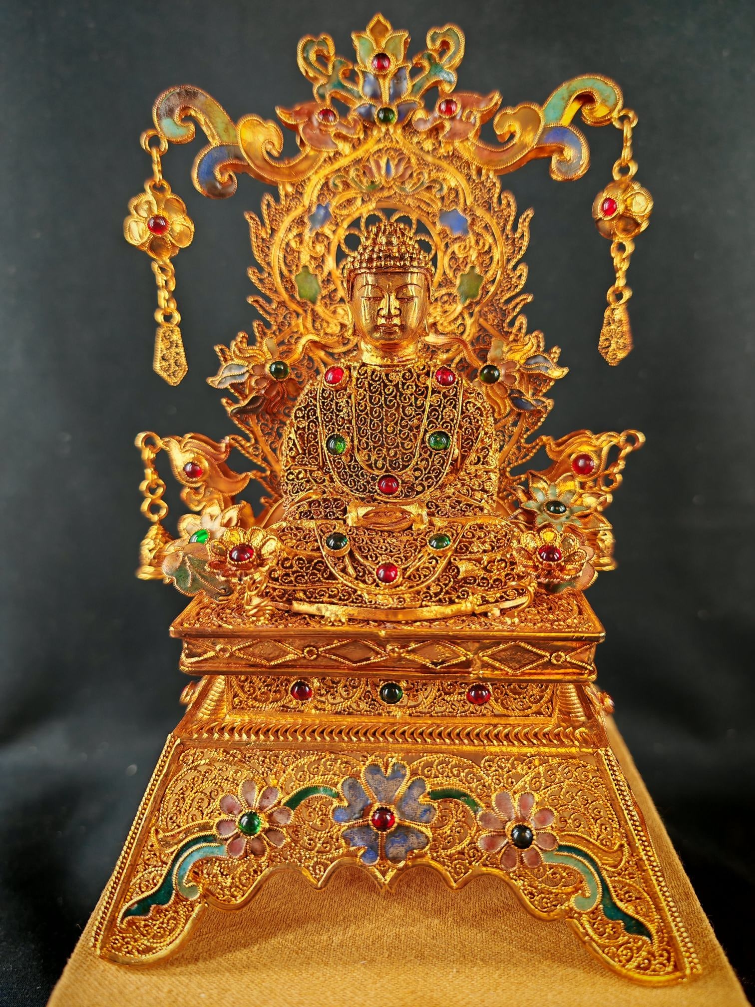 A Exquisite Gilt Bronze Inlaid Gems Buddha statue: A Exquisite Gilt Bronze Inlaid Gems Buddha statue,Qing Dynasty, China,Qianlong Four-character Mark,Size:7.5inx4.7in