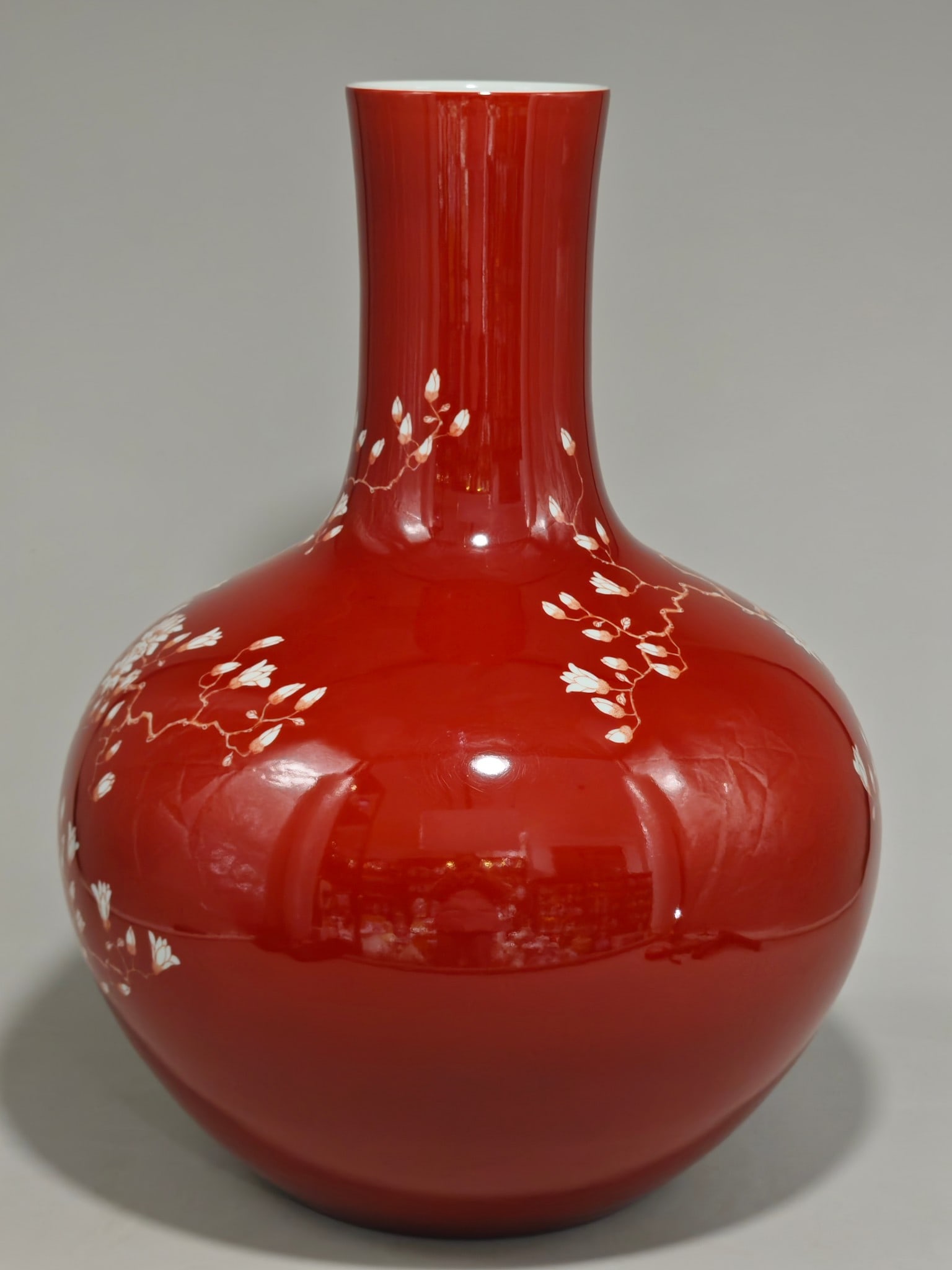 A Exquisite Iron-Red Flower Pattern Vase - 3