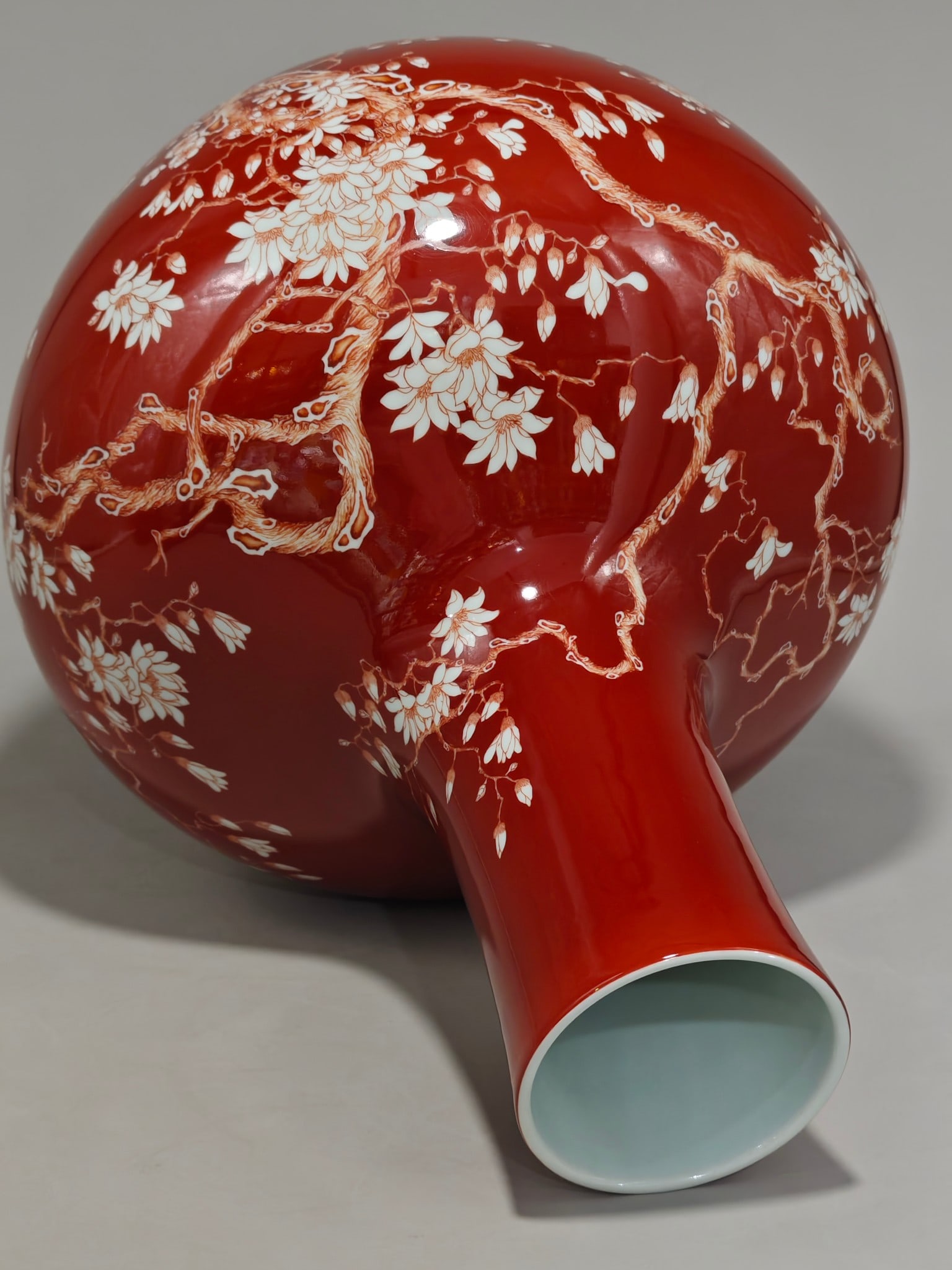 A Exquisite Iron-Red Flower Pattern Vase - 8