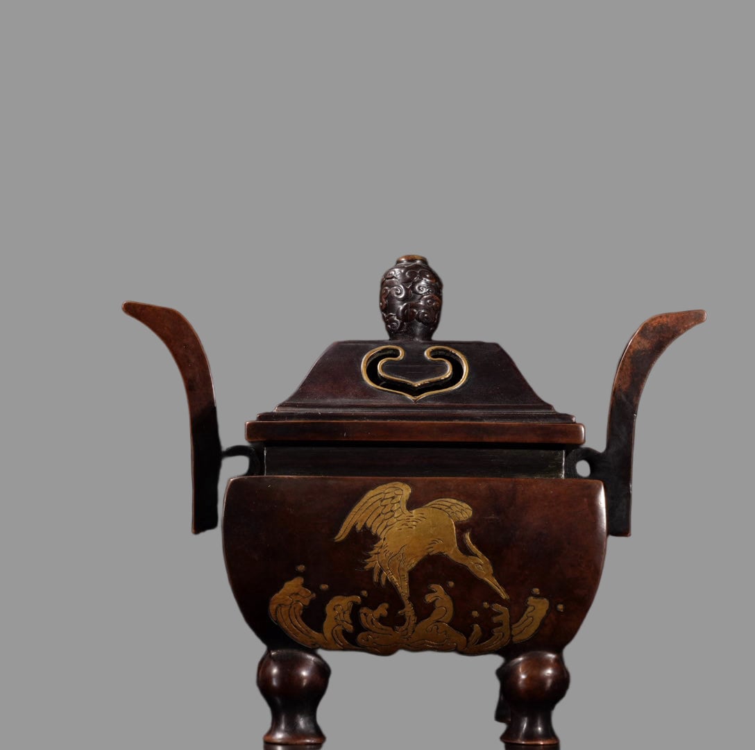 A Exquisite Red Copper Gilt Bronze Crane Pattern Censer: A Exquisite Red Copper Gilt Bronze Crane Pattern Censer,Ming Dynasty, China,Xuande Six-character Mark,Size:7.7inx5.4in,Weight:4415g 紫铜鎏金鹤纹炉,中