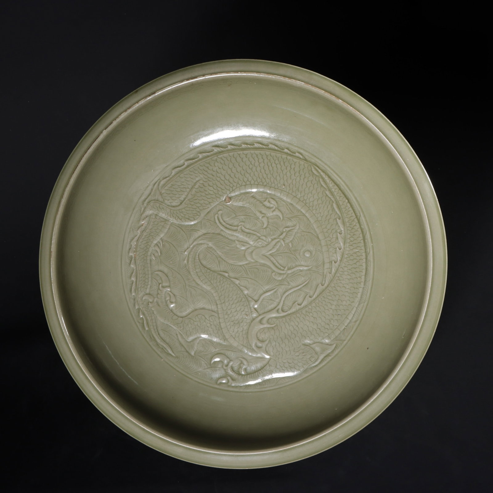 A Exquisite Yue Yao Celadon Dragon Pattern Basin: A Exquisite Yue Yao Celadon Dragon Pattern Basin,Five Dynasties,Size:3inx12.4in 越窑青磁龙纹盆,五代