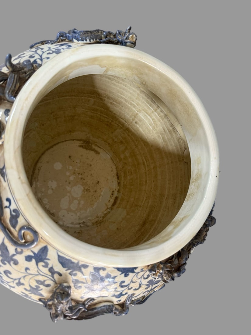 A Exquisite Blue and White Dragon Pattern Jar - 5