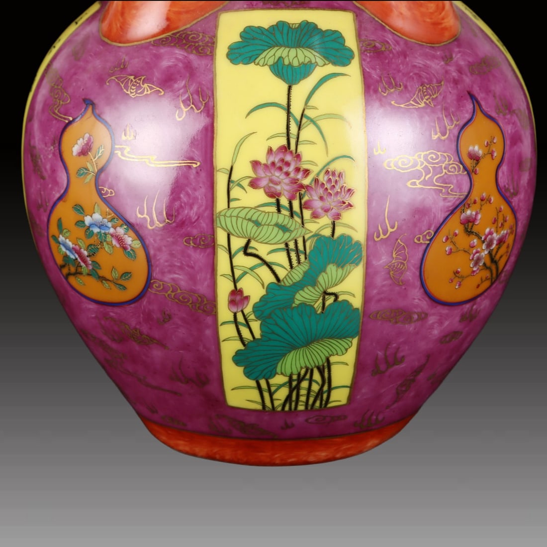 A Exquisite Ruby Red-Glazed Flower Pattern Vase - 5