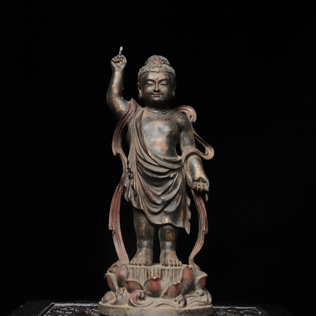 A Exquisite Gold-Foiled Bronze Buddha Statue Ornament: A Exquisite Gold-Foiled Bronze Buddha Statue Ornament,Qing Dynasty, China,Size:15.7inx6.7inx6.7in,Weight:4200g 铜拓金佛像摆件,中国清代