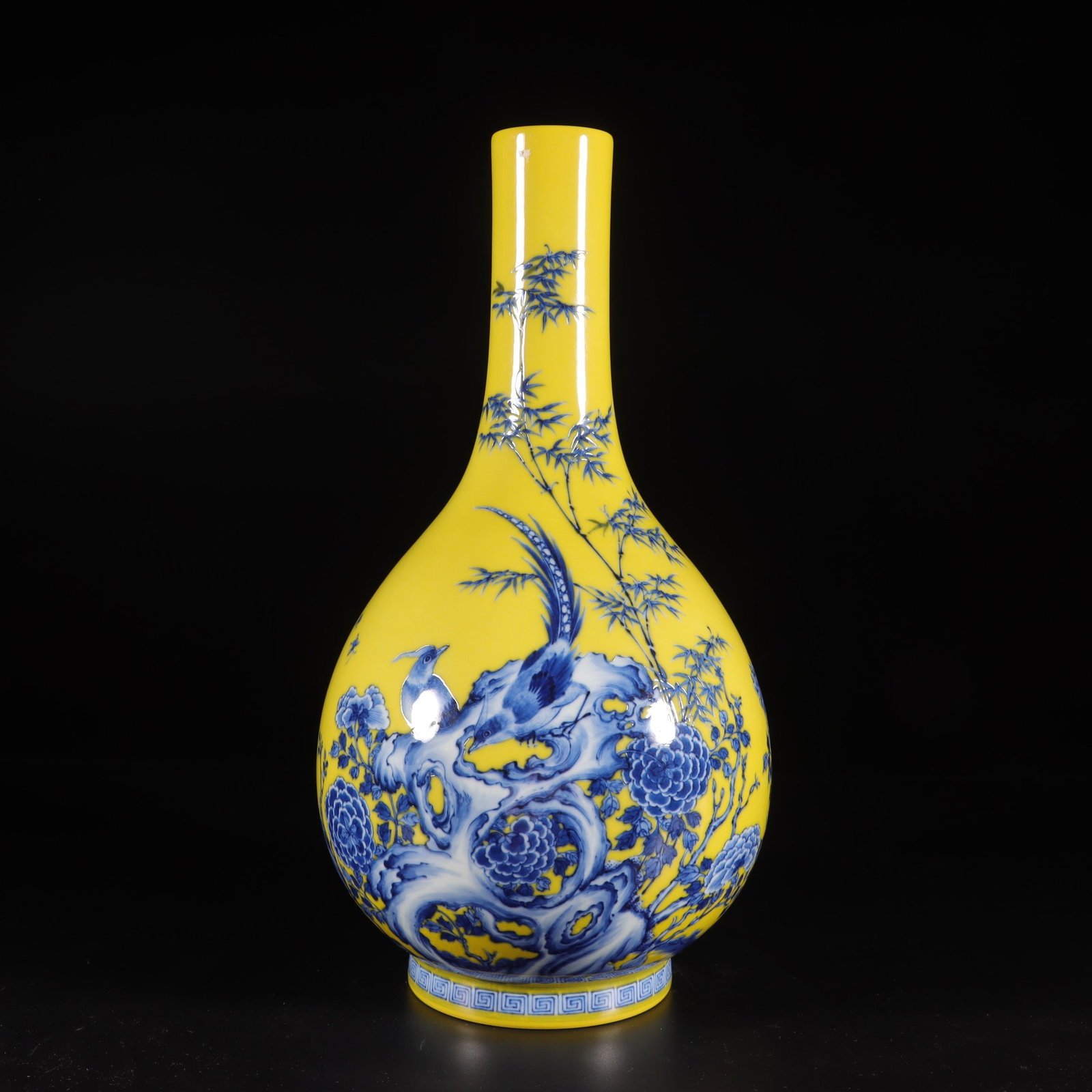 A Exquisite Lemon Yellow Glazed Blue and White Vase: A Exquisite Lemon Yellow Glazed Blue and White Vase,Qing Dynasty, China,Yongzheng Six-character Mark,Size:11.3inx6.1in